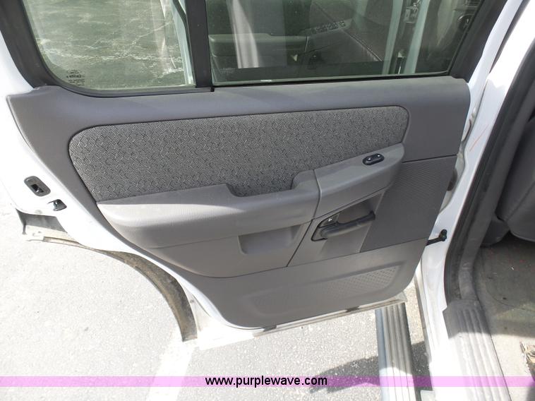 image for item BH9404 2004 Ford Explorer SUV