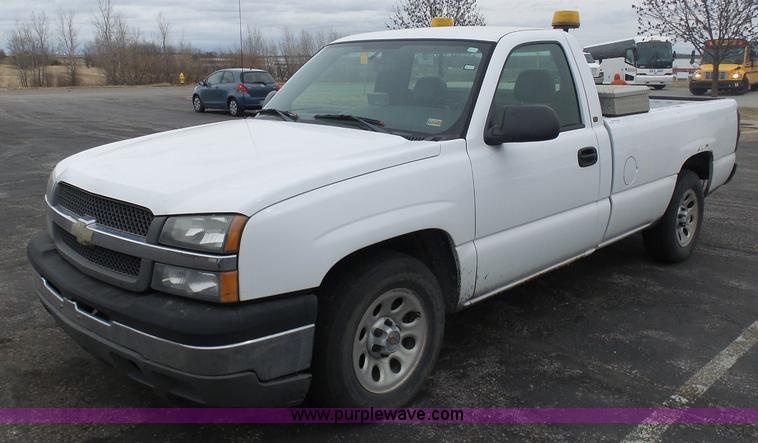 image for item BI9212 2005 Chevrolet Silverado 1500 pickup truck