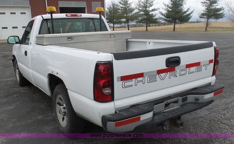 image for item BI9212 2005 Chevrolet Silverado 1500 pickup truck