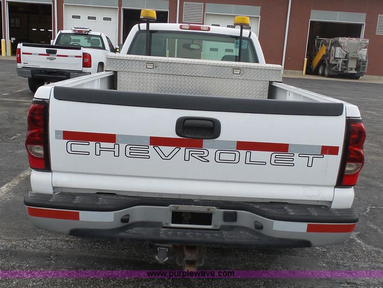image for item BI9212 2005 Chevrolet Silverado 1500 pickup truck