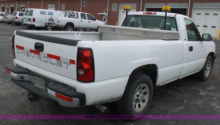 image for item BI9212 2005 Chevrolet Silverado 1500 pickup truck