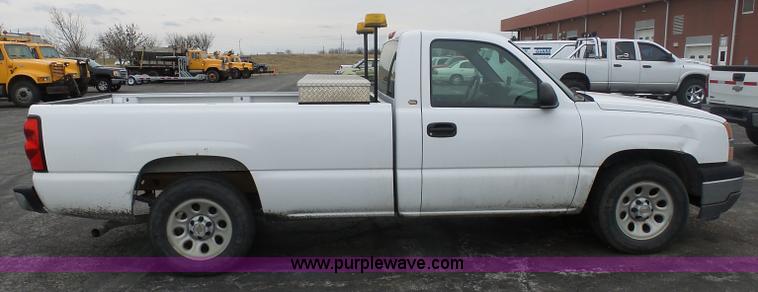 image for item BI9212 2005 Chevrolet Silverado 1500 pickup truck