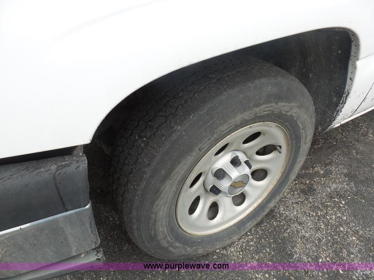 image for item BI9212 2005 Chevrolet Silverado 1500 pickup truck