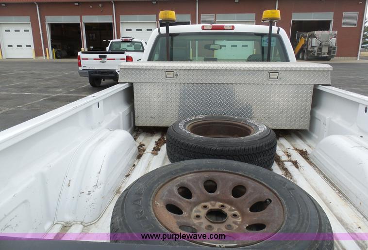 image for item BI9212 2005 Chevrolet Silverado 1500 pickup truck