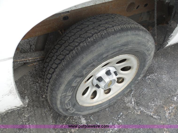 image for item BI9212 2005 Chevrolet Silverado 1500 pickup truck