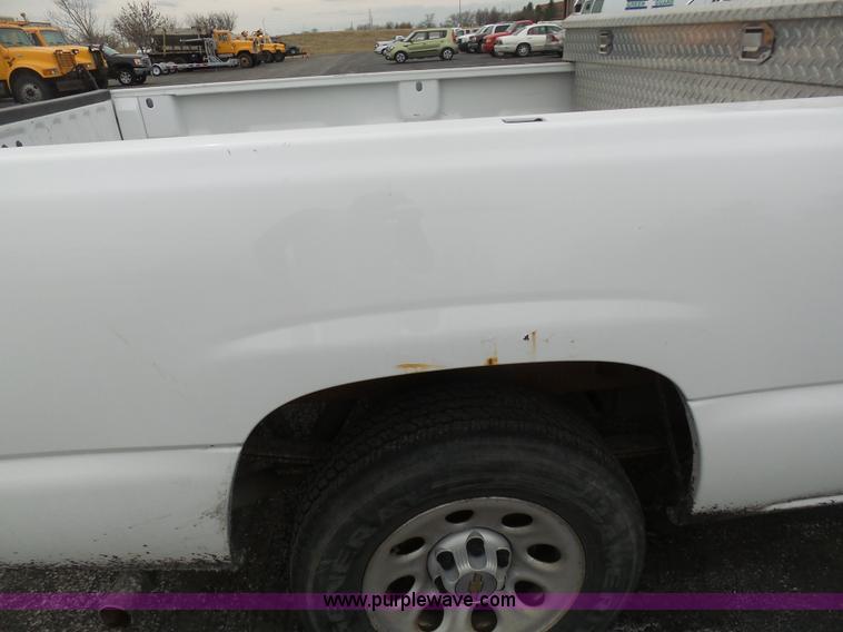 image for item BI9212 2005 Chevrolet Silverado 1500 pickup truck