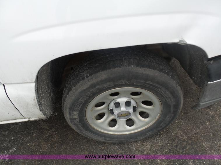 image for item BI9212 2005 Chevrolet Silverado 1500 pickup truck