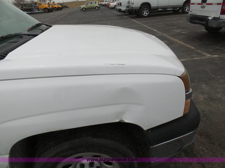 image for item BI9212 2005 Chevrolet Silverado 1500 pickup truck