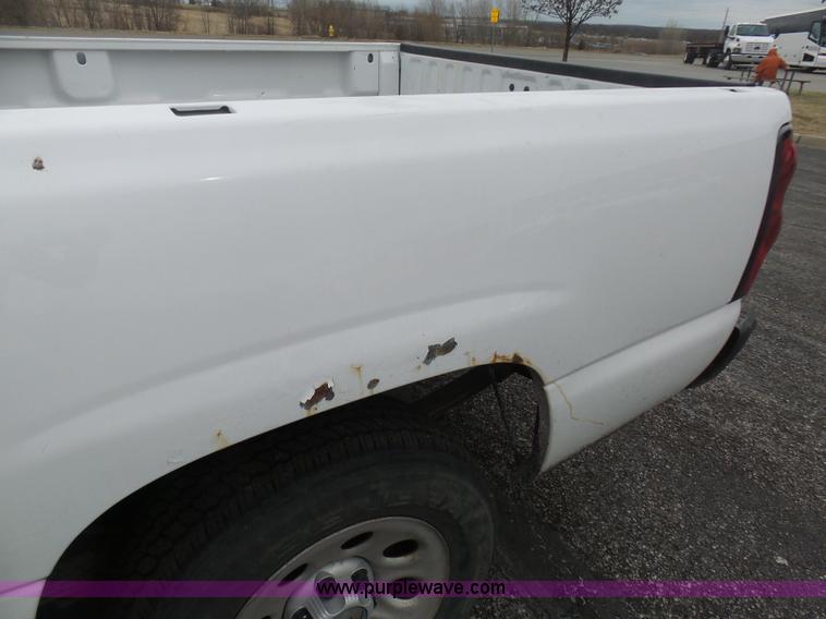 image for item BI9212 2005 Chevrolet Silverado 1500 pickup truck