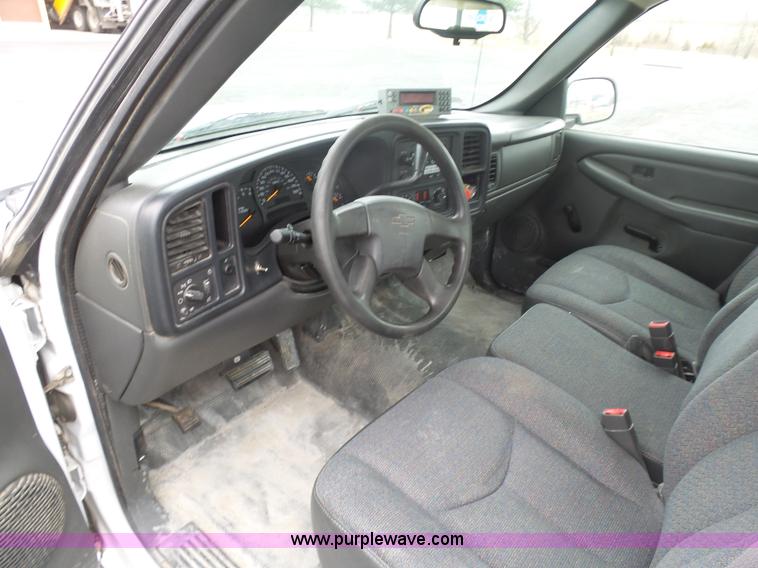 image for item BI9212 2005 Chevrolet Silverado 1500 pickup truck