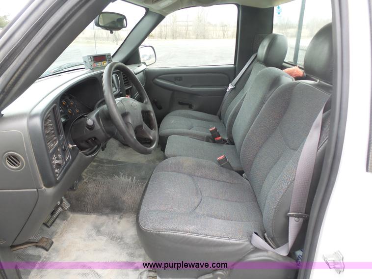 image for item BI9212 2005 Chevrolet Silverado 1500 pickup truck