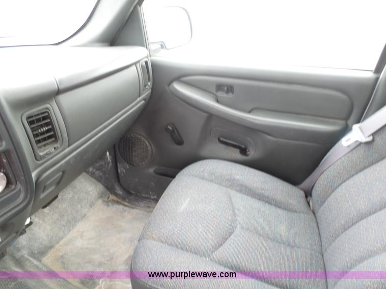 image for item BI9212 2005 Chevrolet Silverado 1500 pickup truck