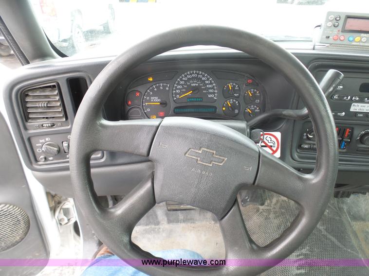 image for item BI9212 2005 Chevrolet Silverado 1500 pickup truck