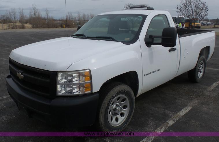 image for item BI9214 2007 Chevrolet Silverado 1500 pickup truck