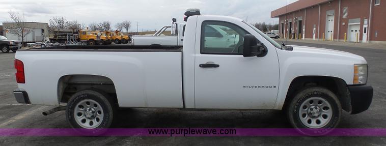 image for item BI9214 2007 Chevrolet Silverado 1500 pickup truck