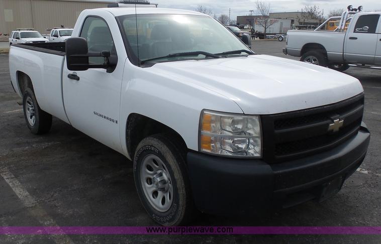 image for item BI9214 2007 Chevrolet Silverado 1500 pickup truck