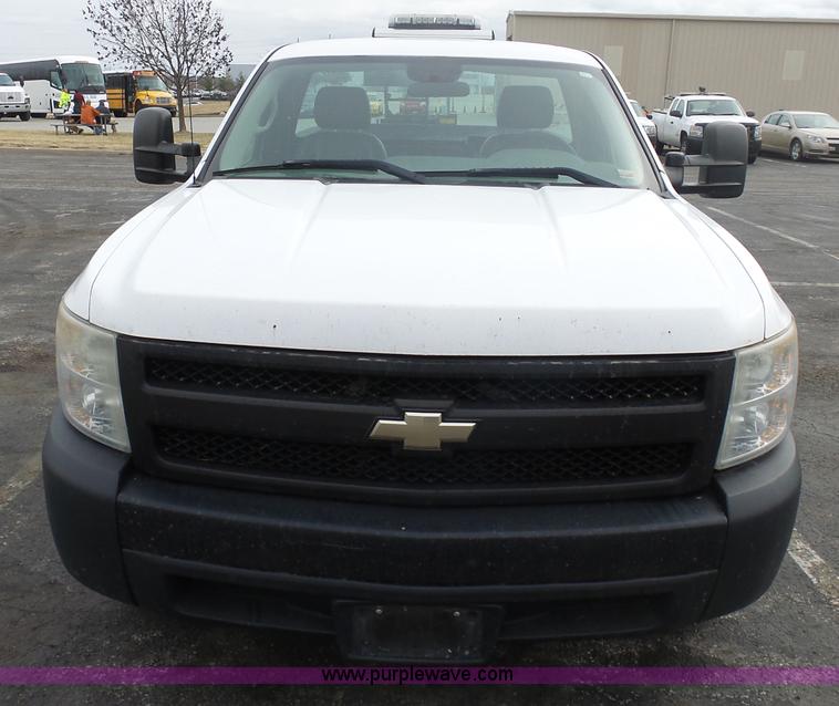 image for item BI9214 2007 Chevrolet Silverado 1500 pickup truck