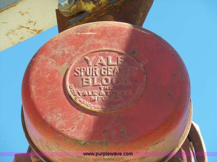 image for item BI9219 A-frame hoist