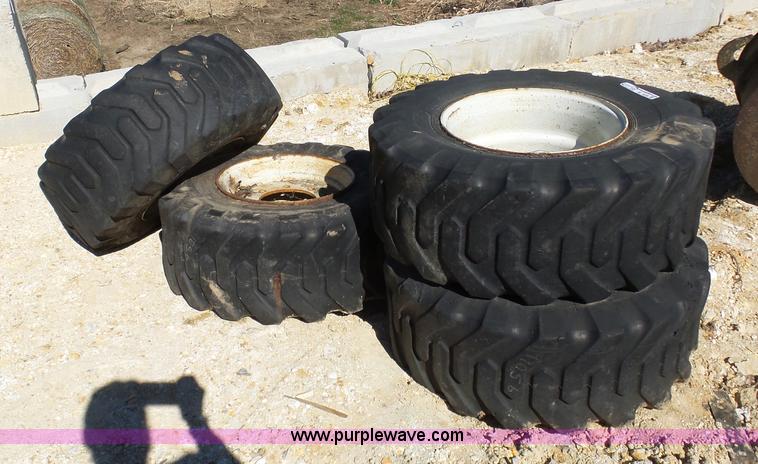 image for item BI9229 (4) 15-19.5 tires