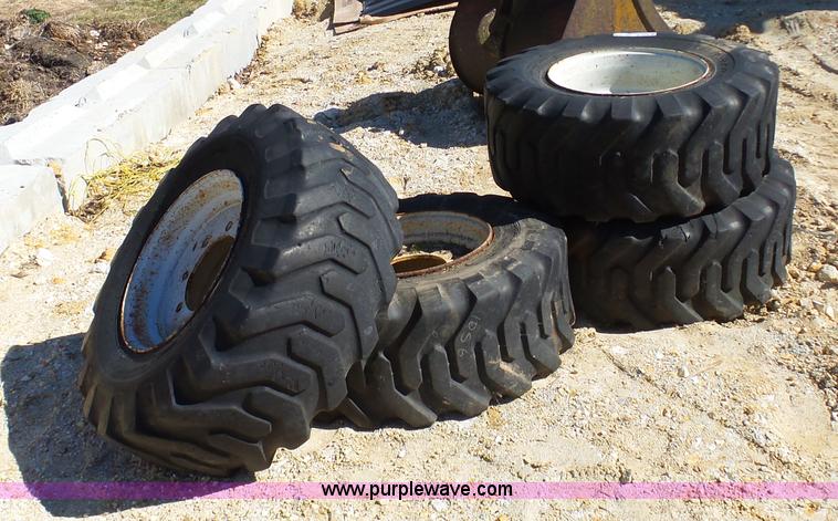image for item BI9229 (4) 15-19.5 tires