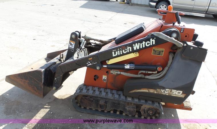 image for item BT9314 2007 Ditch Witch K350 Dingo compact loader