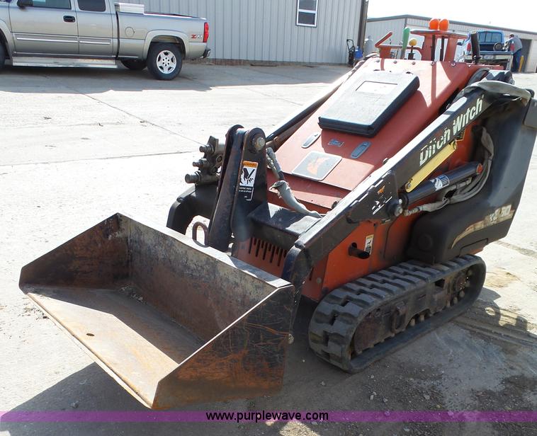 image for item BT9314 2007 Ditch Witch K350 Dingo compact loader