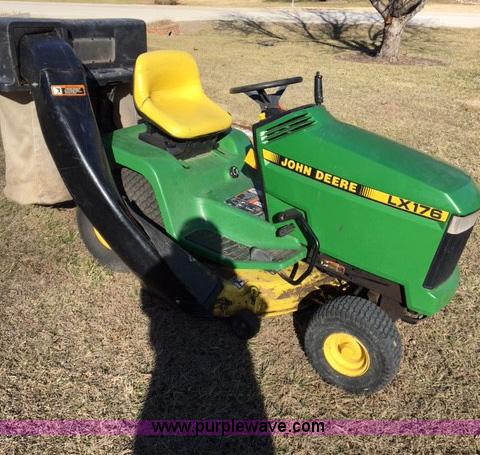 image for item F1187 John Deere LX176 lawn mower