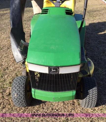 image for item F1187 John Deere LX176 lawn mower