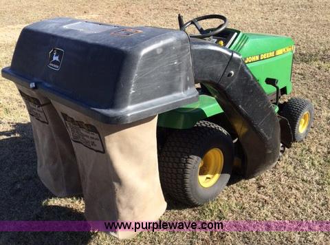 image for item F1187 John Deere LX176 lawn mower