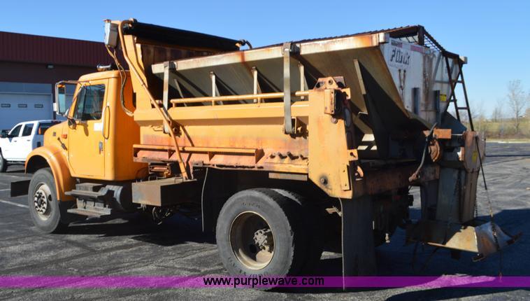 image for item I6294 2001 International 4900 dump truck