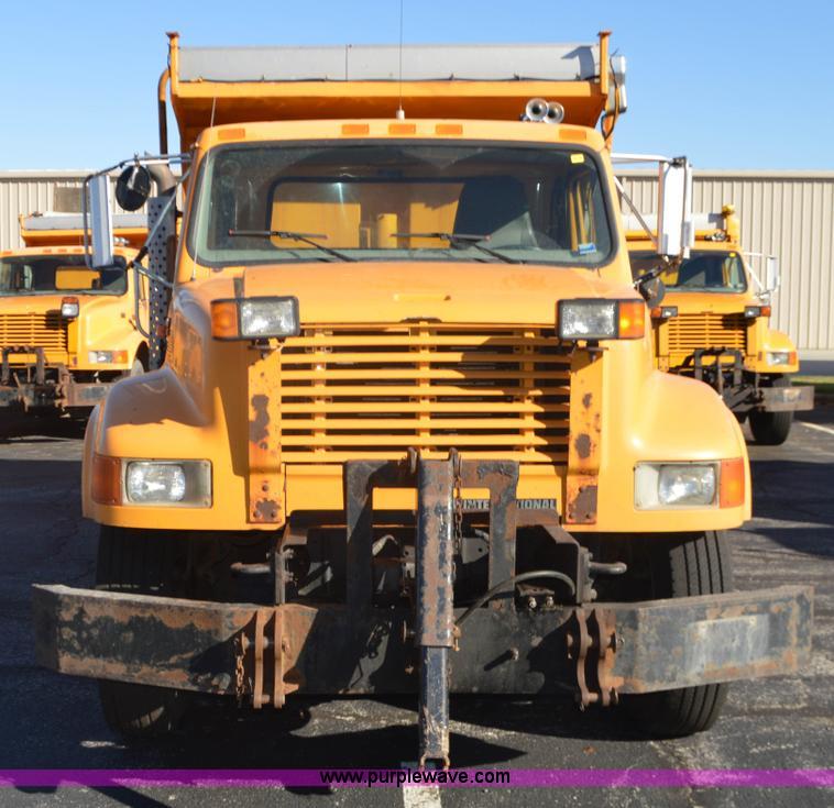 image for item I6294 2001 International 4900 dump truck