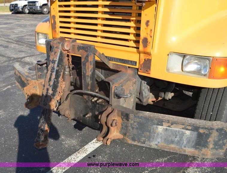 image for item I6294 2001 International 4900 dump truck