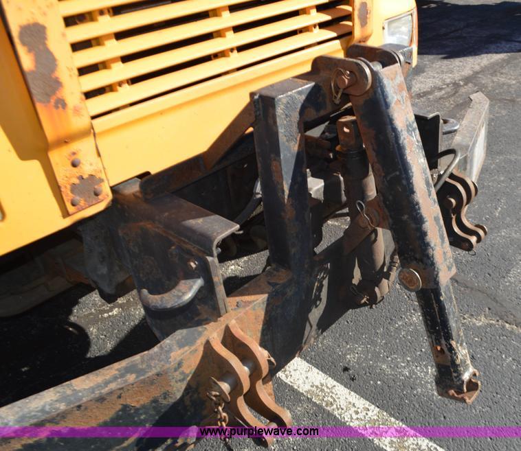 image for item I6294 2001 International 4900 dump truck