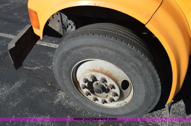 image for item I6294 2001 International 4900 dump truck