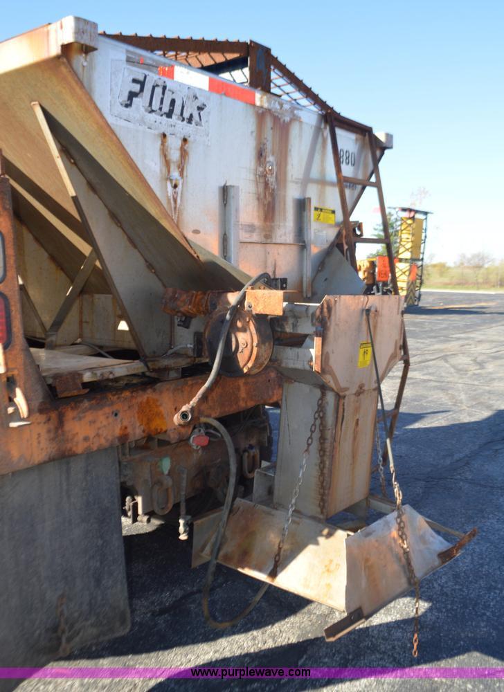 image for item I6294 2001 International 4900 dump truck