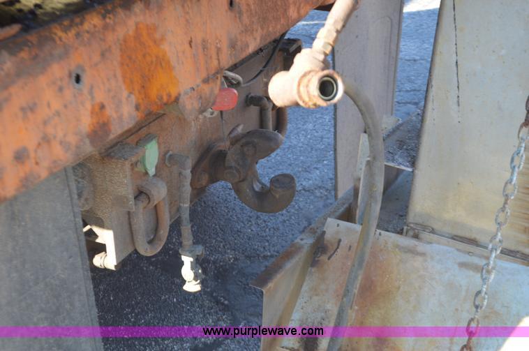 image for item I6294 2001 International 4900 dump truck