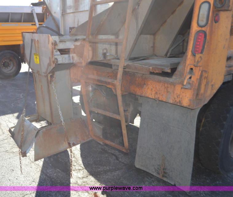 image for item I6294 2001 International 4900 dump truck