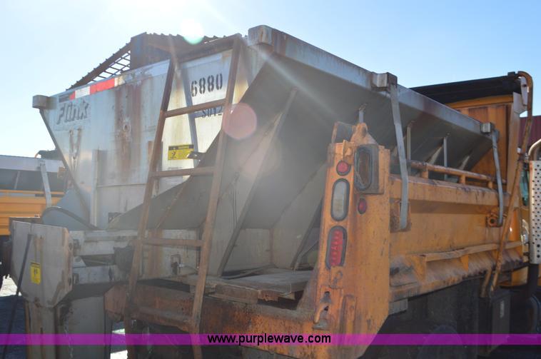 image for item I6294 2001 International 4900 dump truck