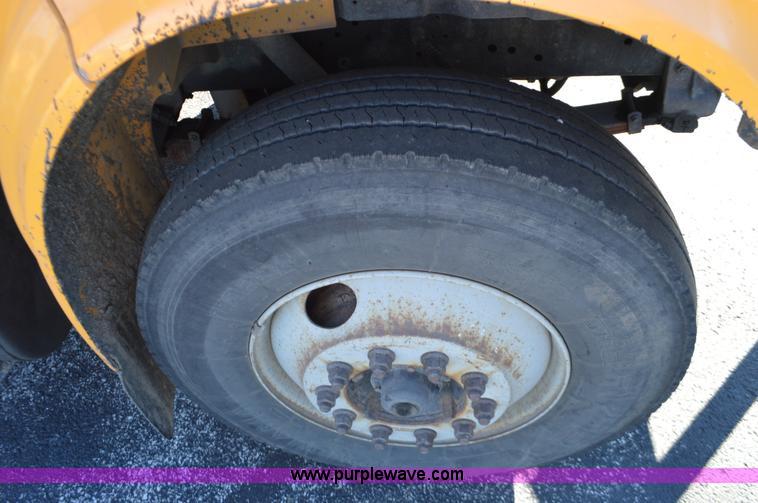 image for item I6294 2001 International 4900 dump truck