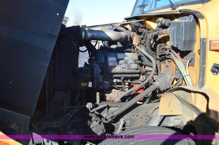 image for item I6294 2001 International 4900 dump truck