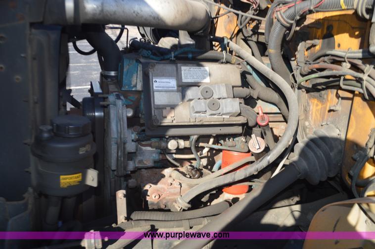 image for item I6294 2001 International 4900 dump truck