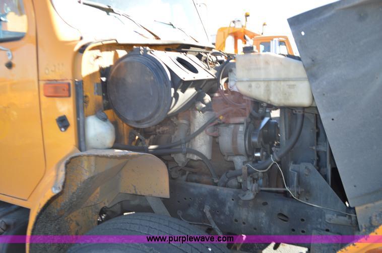 image for item I6294 2001 International 4900 dump truck