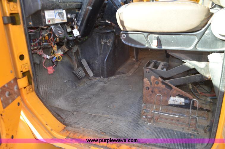 image for item I6294 2001 International 4900 dump truck