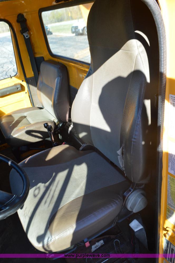 image for item I6294 2001 International 4900 dump truck