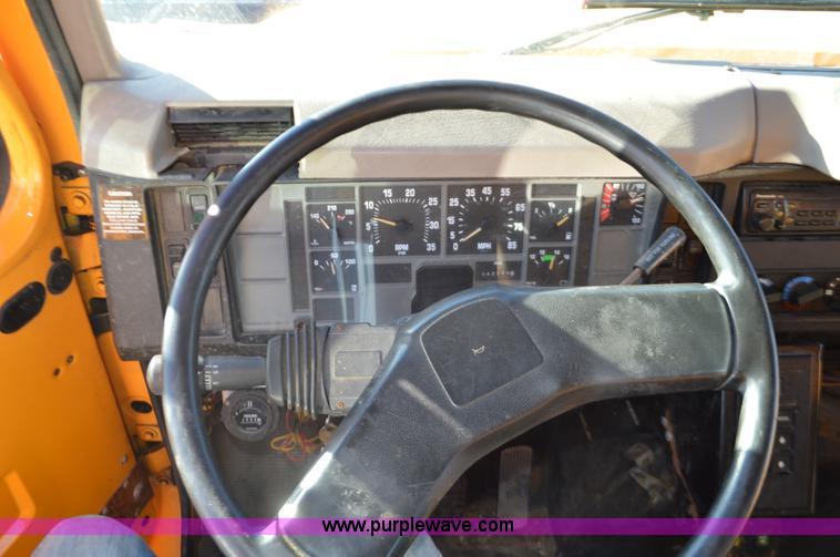 image for item I6294 2001 International 4900 dump truck