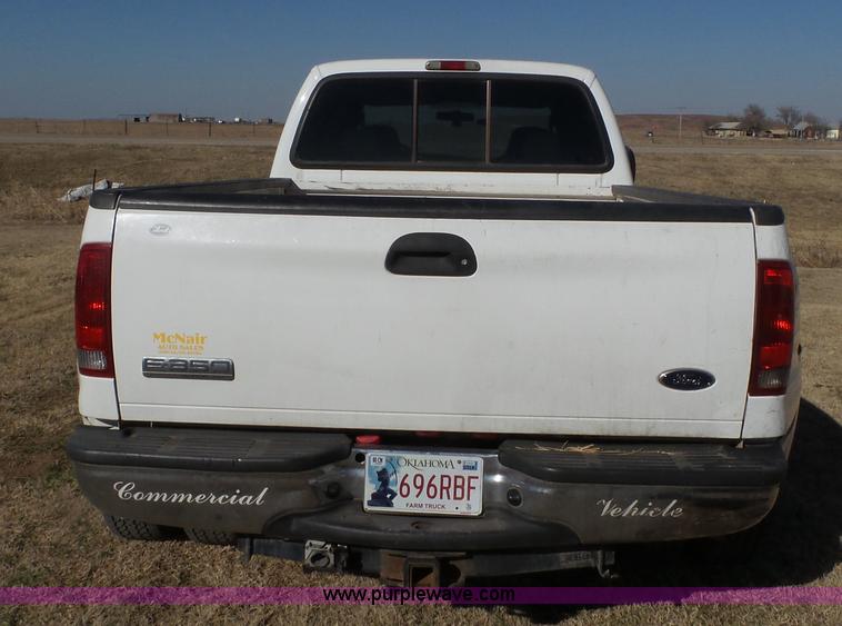 image for item J1299 2005 Ford F350 Super Duty XLT Crew Cab pickup truck