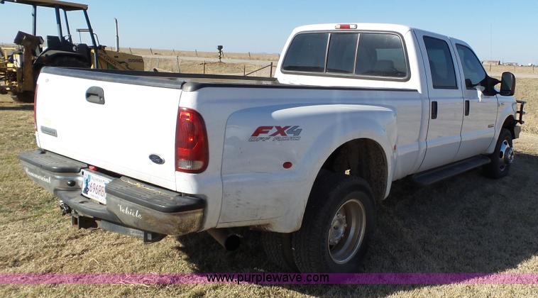 image for item J1299 2005 Ford F350 Super Duty XLT Crew Cab pickup truck