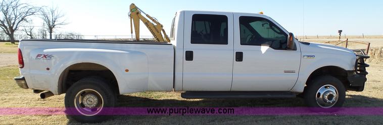image for item J1299 2005 Ford F350 Super Duty XLT Crew Cab pickup truck
