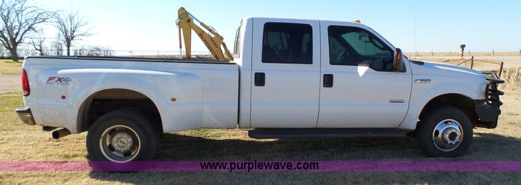 image for item J1299 2005 Ford F350 Super Duty XLT Crew Cab pickup truck