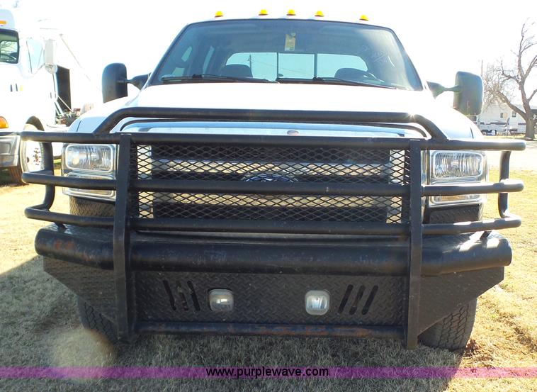 image for item J1299 2005 Ford F350 Super Duty XLT Crew Cab pickup truck